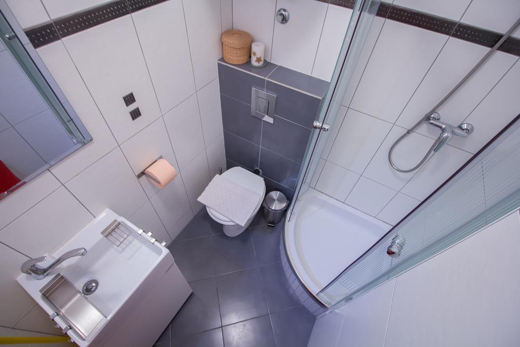 Apartments Petrinic Crnogaj Baska  Ngoại thất bức ảnh