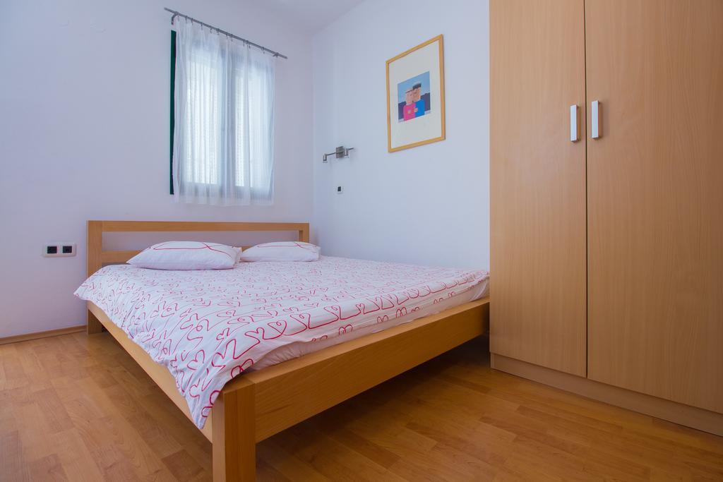 Apartments Petrinic Crnogaj Baska  Ngoại thất bức ảnh