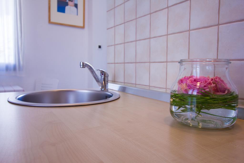Apartments Petrinic Crnogaj Baska  Ngoại thất bức ảnh